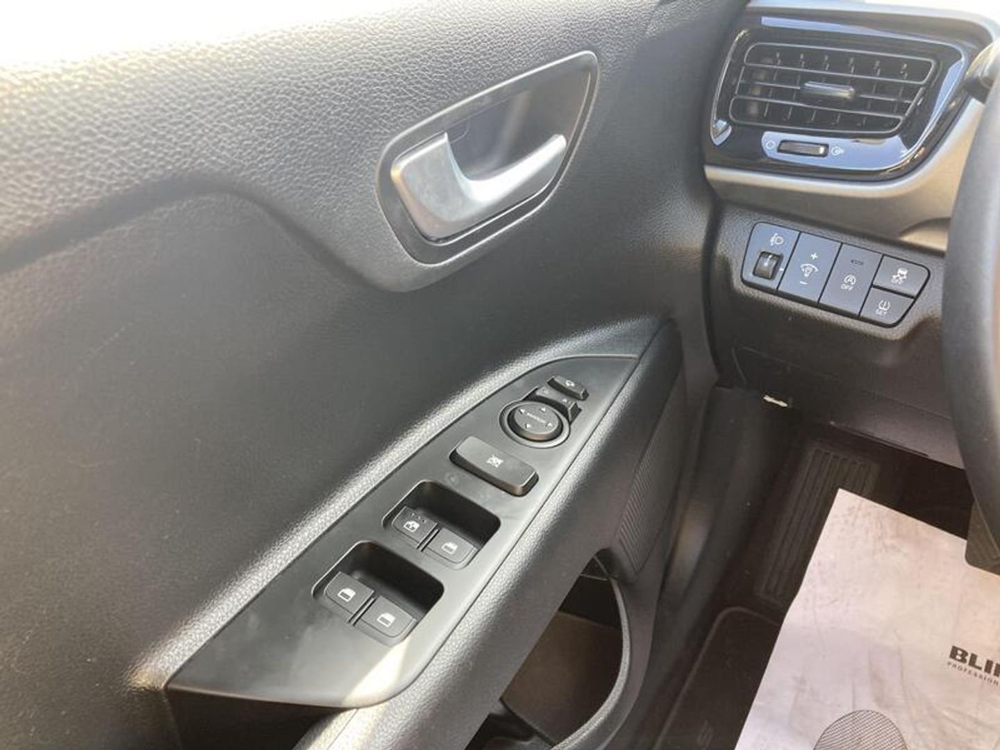 Kia Stonic 1.0 T-GDi MHEV Drive iMT 74 kW (100 CV) Blanco SUV