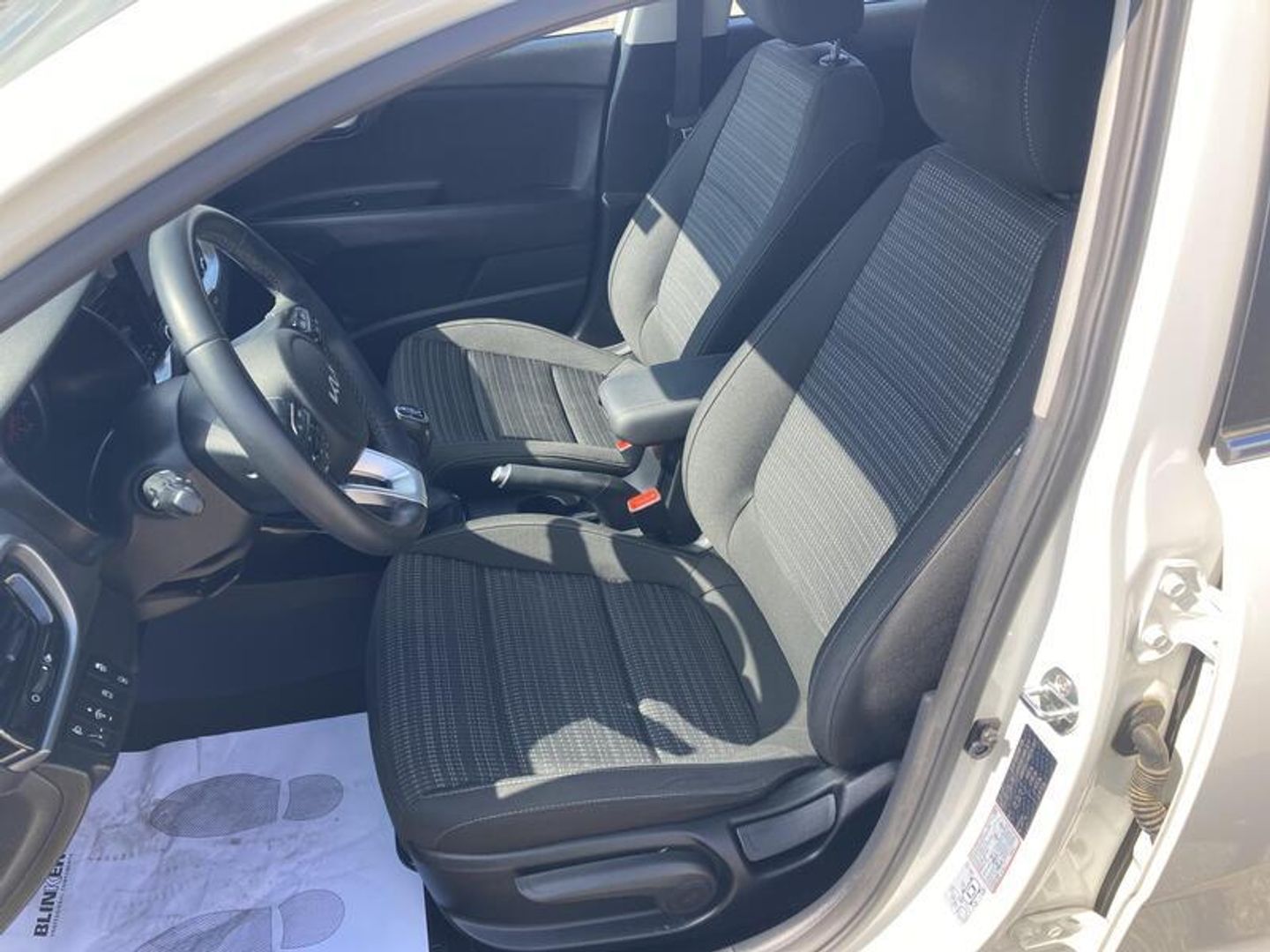 Kia Stonic 1.0 T-GDi MHEV Drive iMT 74 kW (100 CV) Blanco SUV