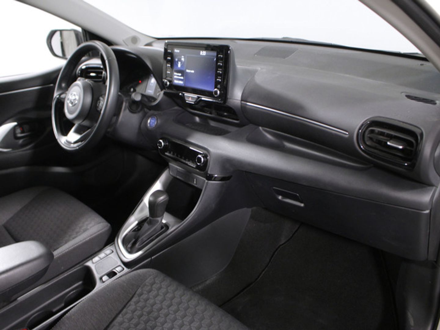 Toyota Yaris 120H Active Tech 85 kW (116 CV) Blanco Compact