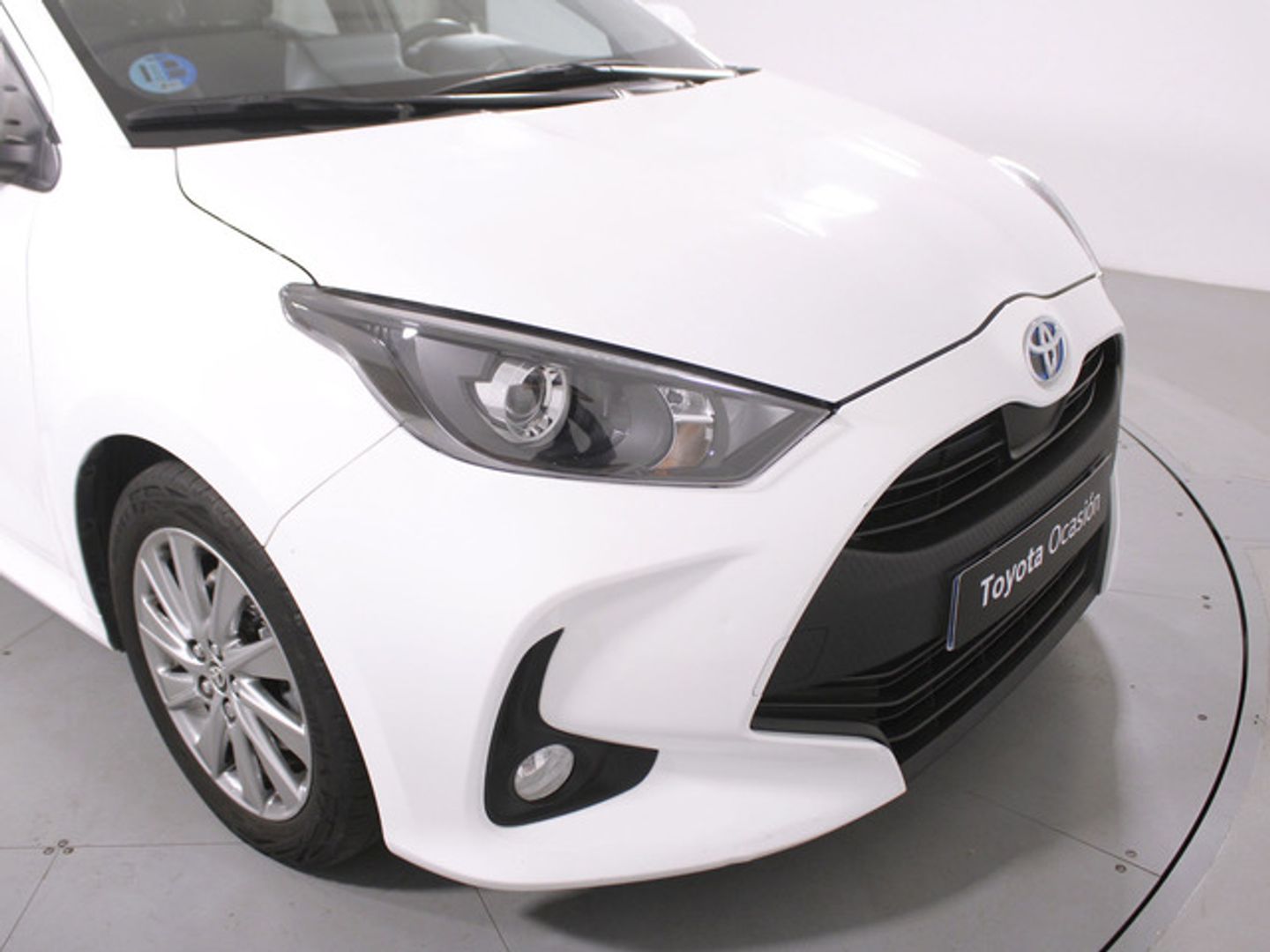 Toyota Yaris 120H Active Tech 85 kW (116 CV) Blanco Compact