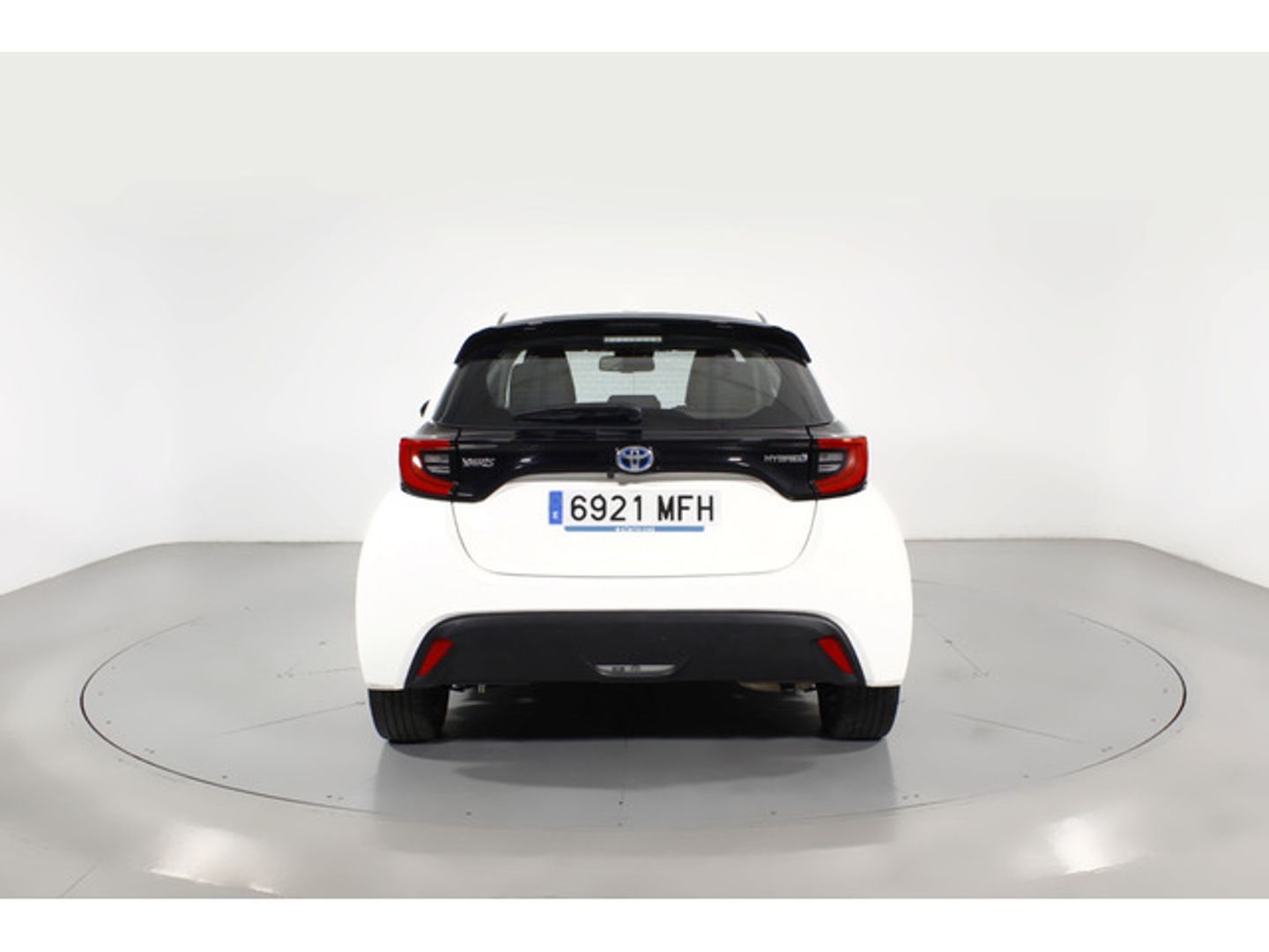 Toyota Yaris 120H Active Tech 85 kW (116 CV) Blanco Compact