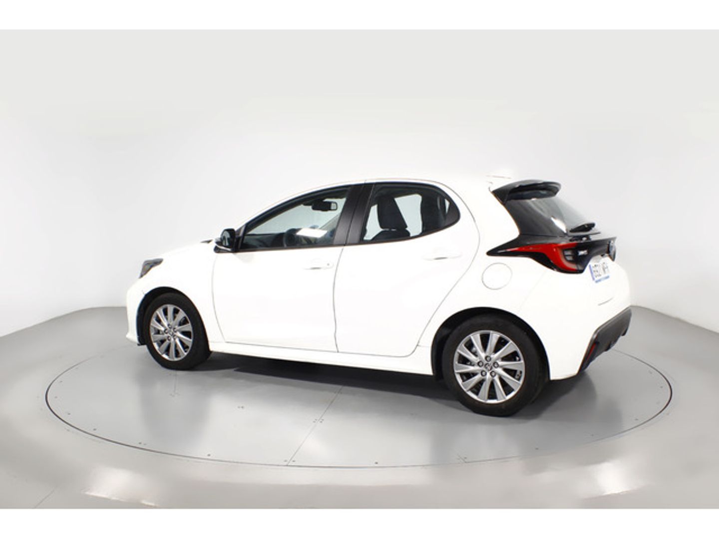 Toyota Yaris 120H Active Tech 85 kW (116 CV) Blanco Compact
