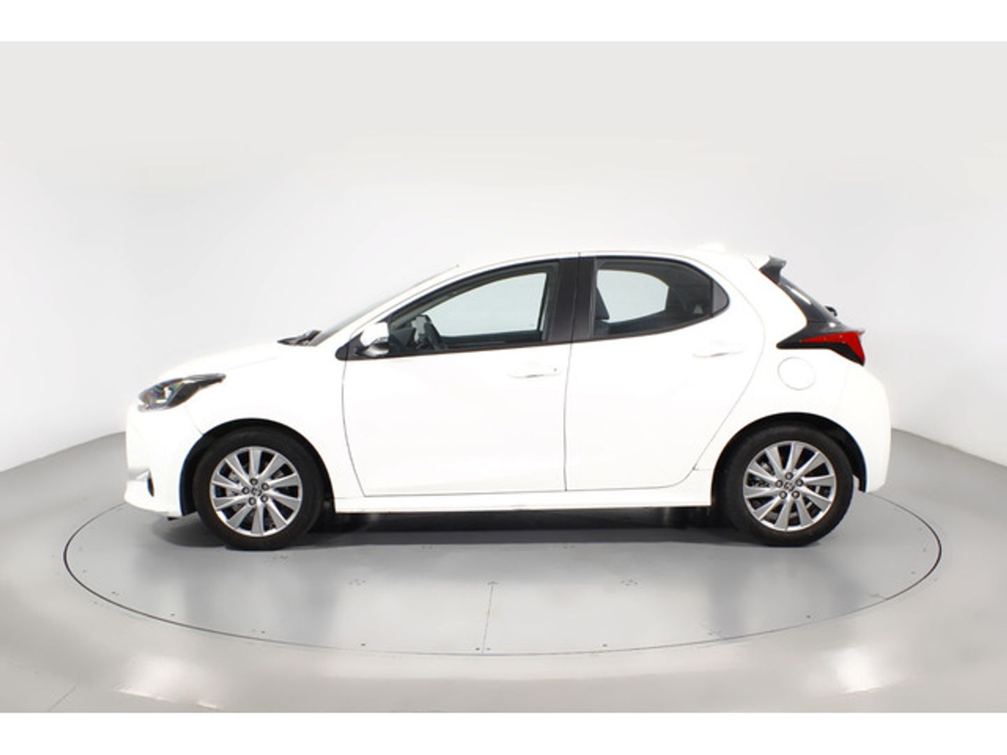 Toyota Yaris 120H Active Tech 85 kW (116 CV) Blanco Compact