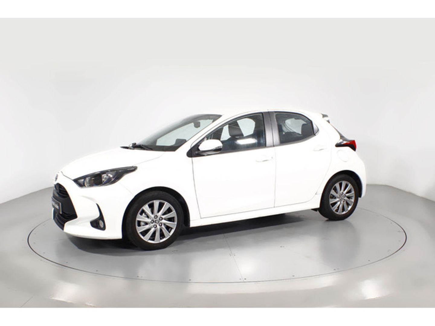 Toyota Yaris 120H Active Tech 85 kW (116 CV) Blanco Compact