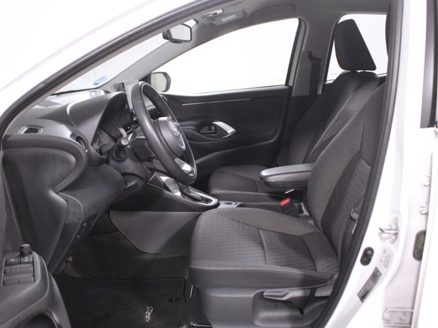 Toyota Yaris 120H Active Tech 85 kW (116 CV) Blanco Compact
