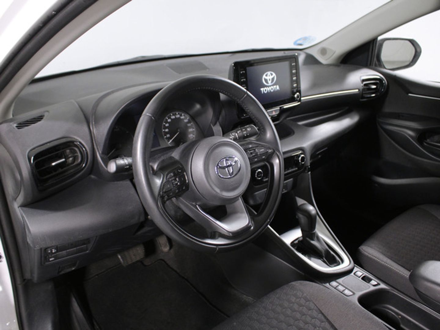 Toyota Yaris 120H Active Tech 85 kW (116 CV) Blanco Compact