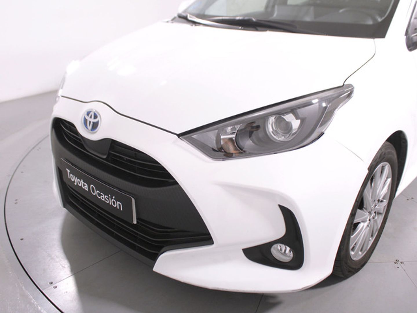 Toyota Yaris 120H Active Tech 85 kW (116 CV) Blanco Compact