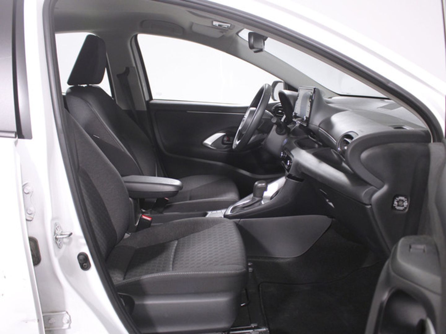 Toyota Yaris 120H Active Tech 85 kW (116 CV) Blanco Compact