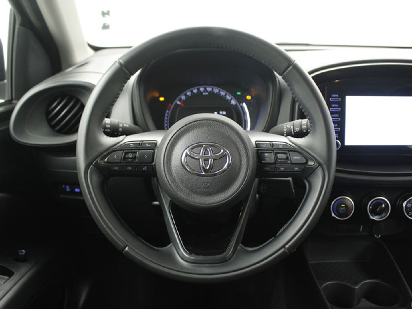 Toyota Aygo X Cross 1.0 VVT-I Play 53 kW (72 CV) Negro SUV