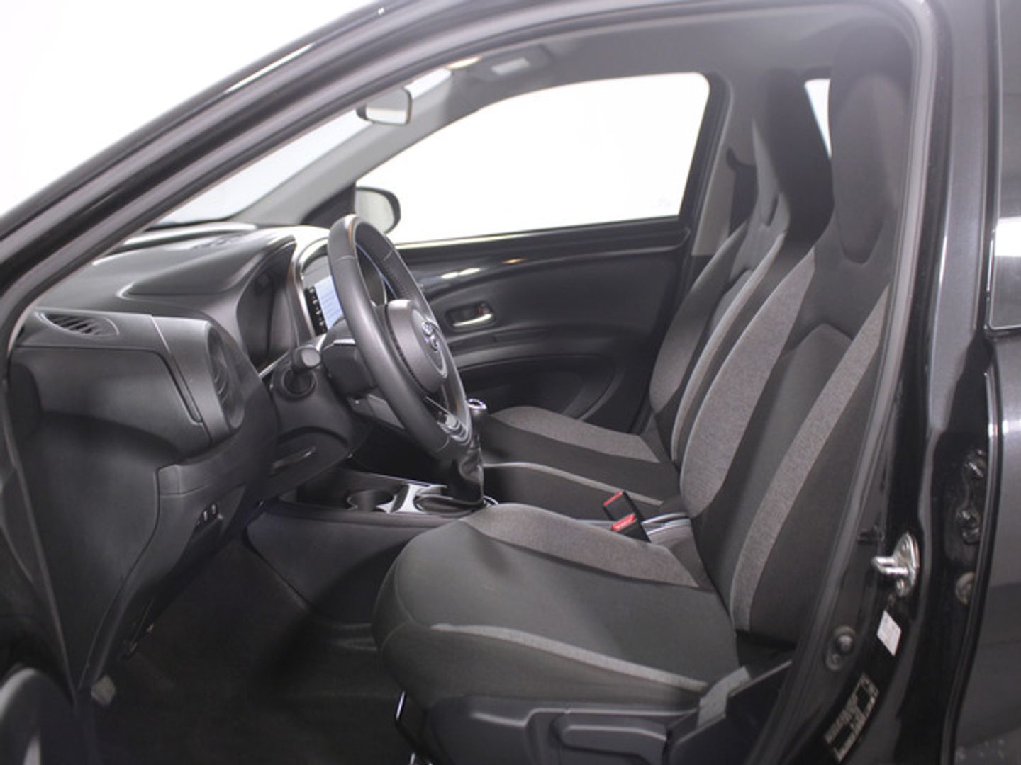 Toyota Aygo X Cross 1.0 VVT-I Play 53 kW (72 CV) Negro SUV
