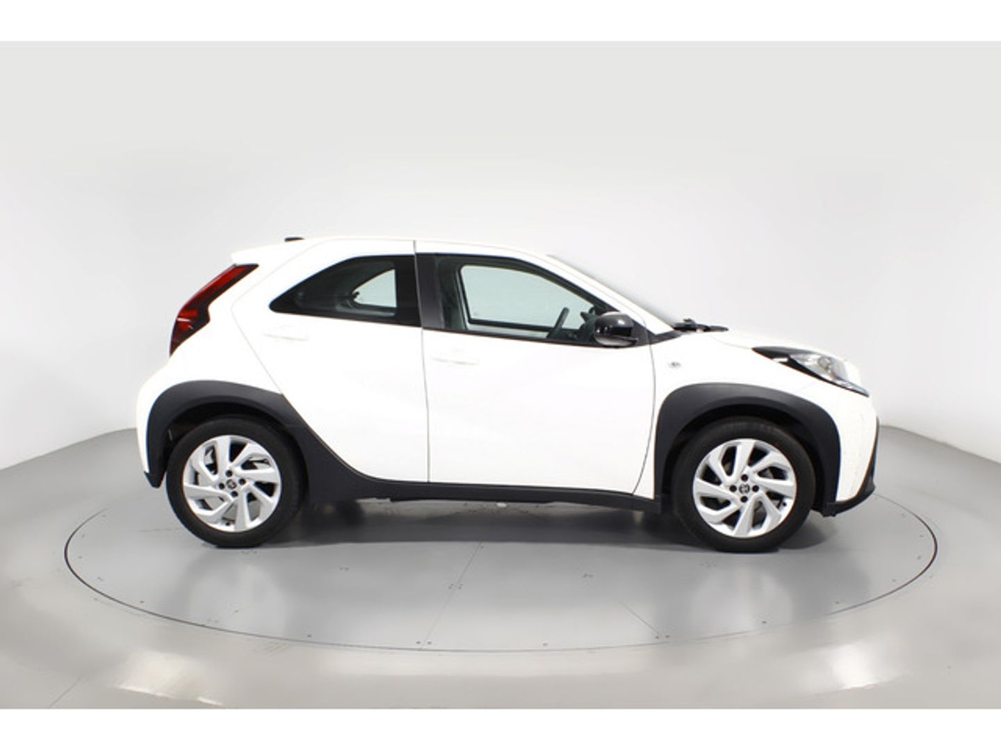 Toyota Aygo X Cross 1.0 VVT-I Play 53 kW (72 CV) Blanco SUV