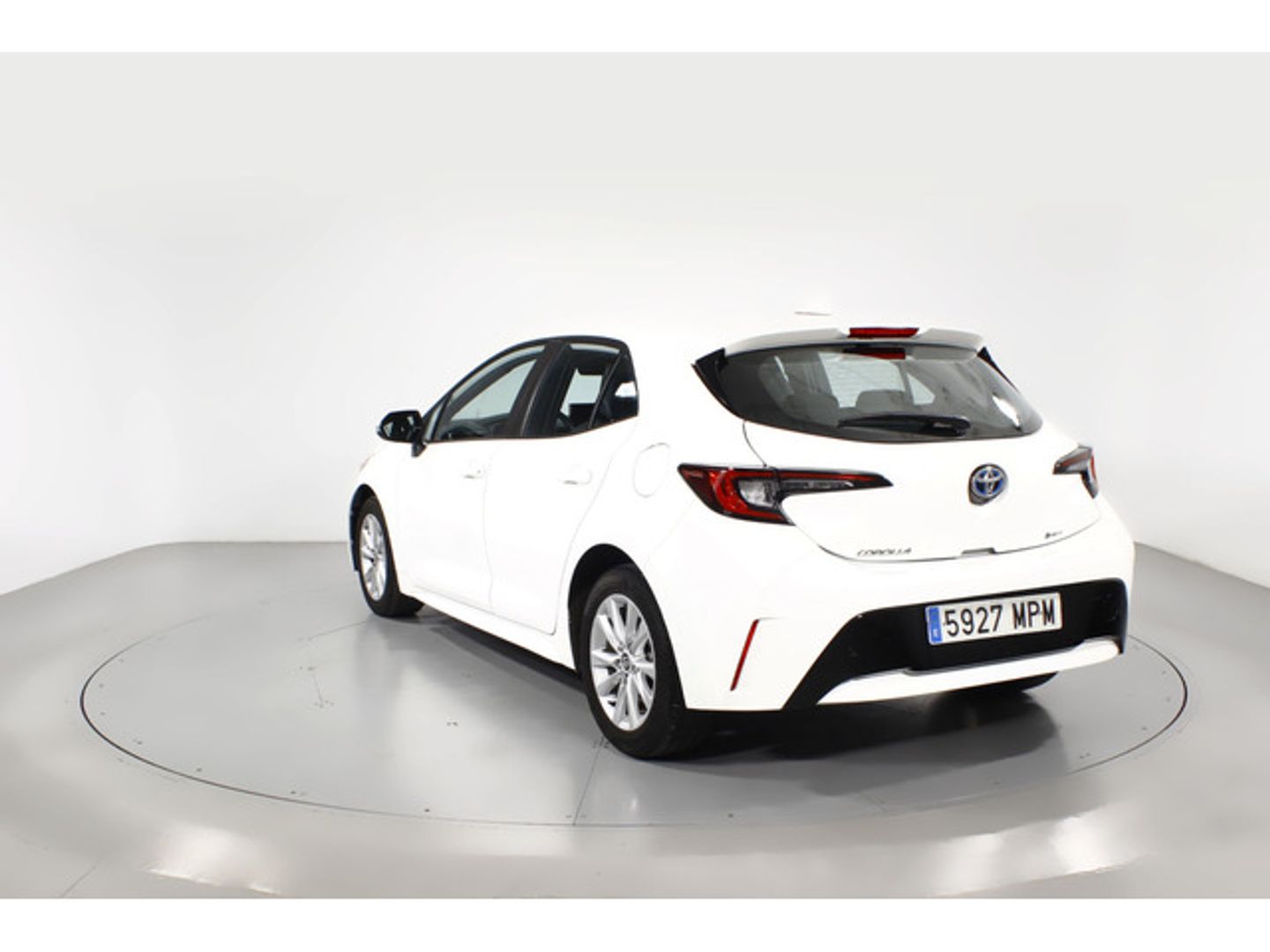 Toyota Corolla 140H Active Plus 103 kW (140 CV) Blanco Sedan
