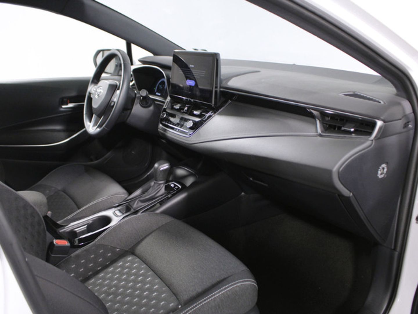 Toyota Corolla 140H Active Plus 103 kW (140 CV) Blanco Sedan