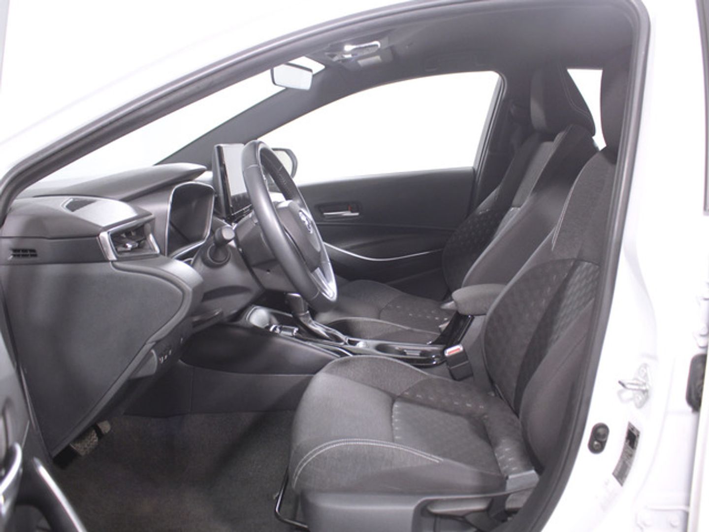 Toyota Corolla 140H Active Plus 103 kW (140 CV) Blanco Sedan