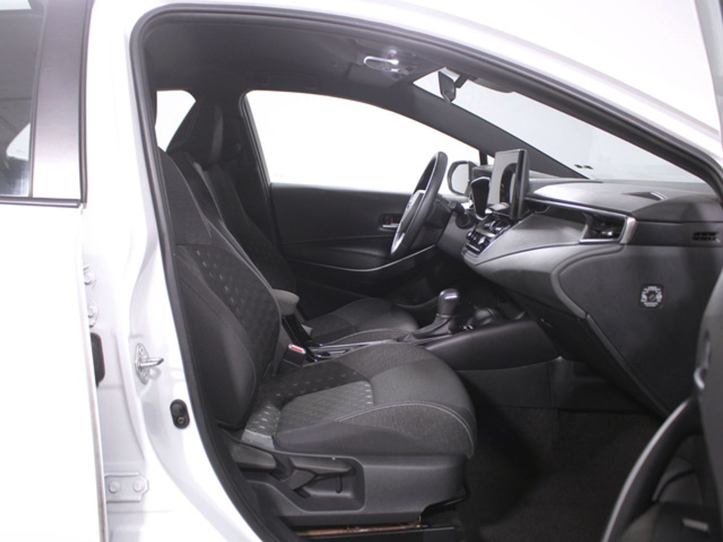 Toyota Corolla 140H Active Plus 103 kW (140 CV) Blanco Sedan