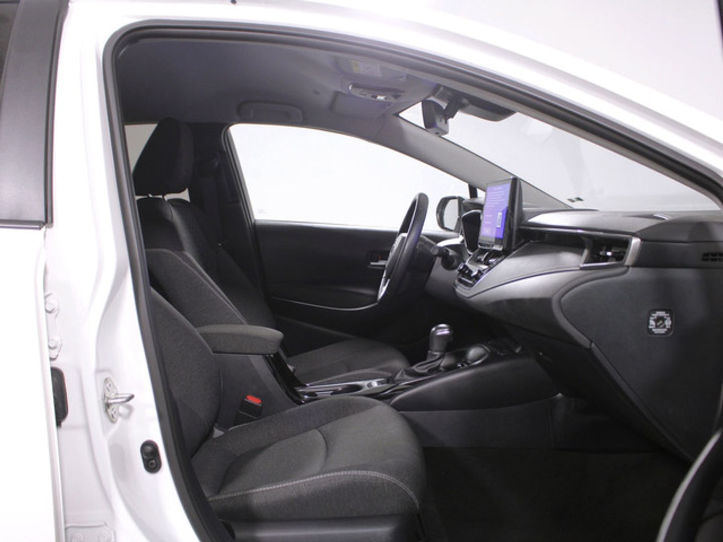 Toyota Corolla 140H Style 103 kW (140 CV) Blanco Sedan