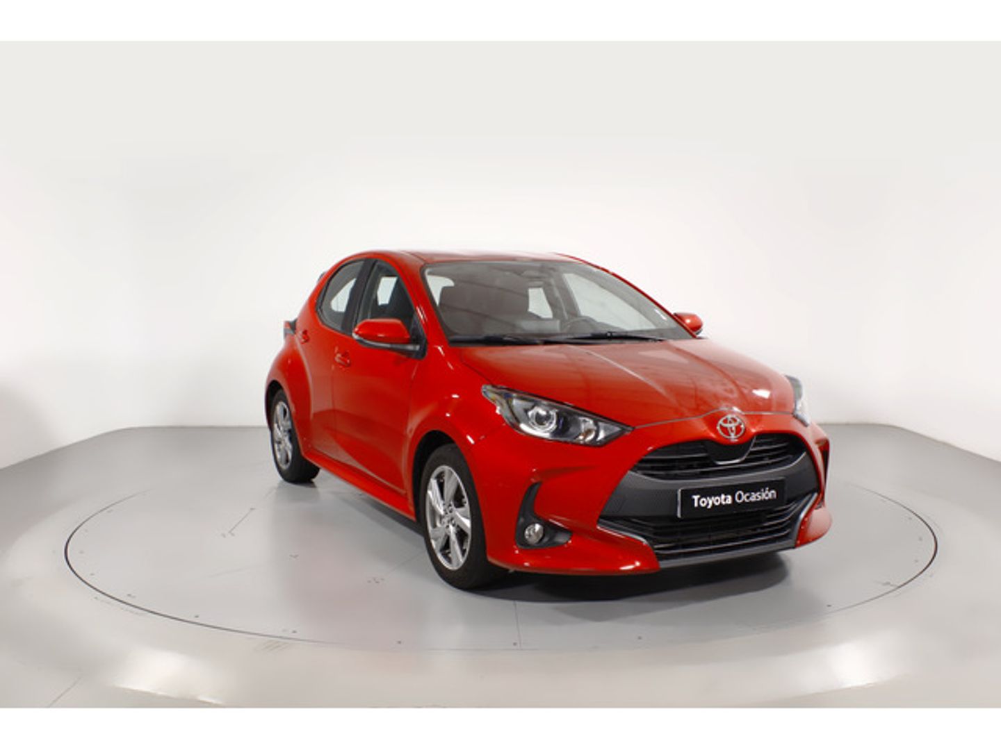 Toyota Yaris 120H Active Plus 85 kW (116 CV) Rojo Sedan