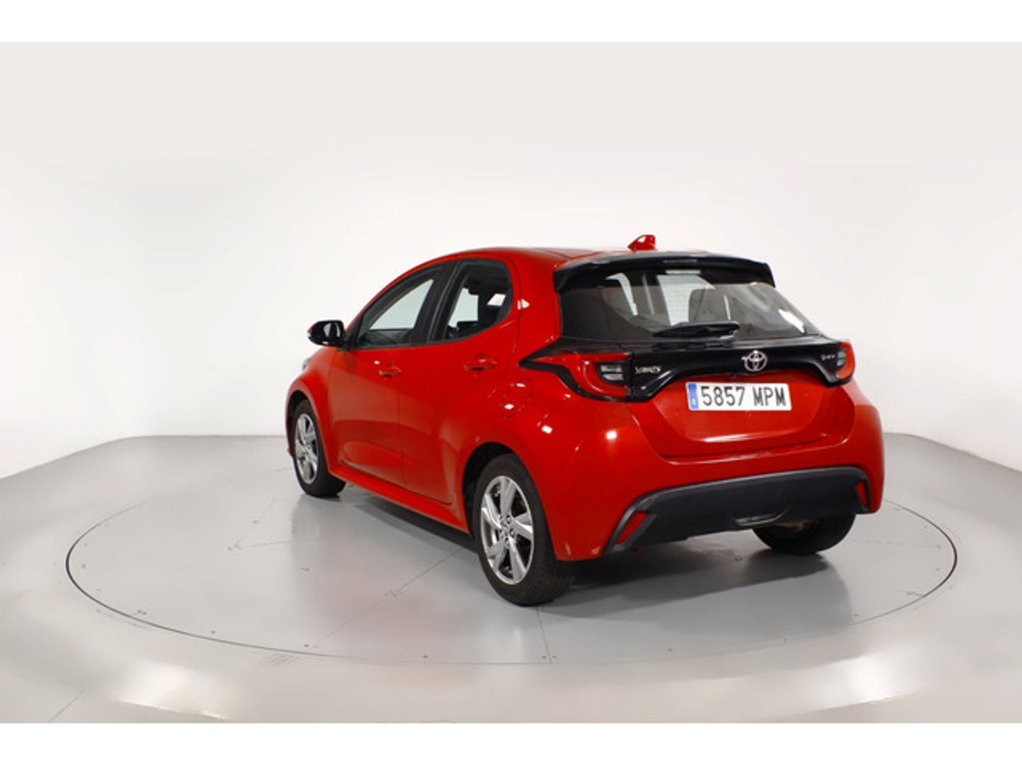 Toyota Yaris 120H Active Plus 85 kW (116 CV) Rojo Sedan