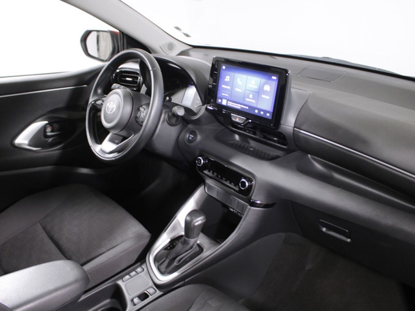 Toyota Yaris 120H Active Plus 85 kW (116 CV) Rojo Sedan