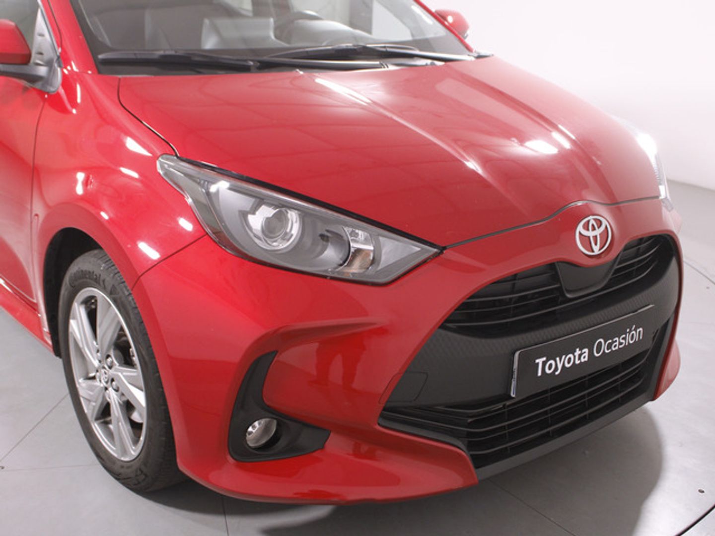Toyota Yaris 120H Active Plus 85 kW (116 CV) Rojo Sedan