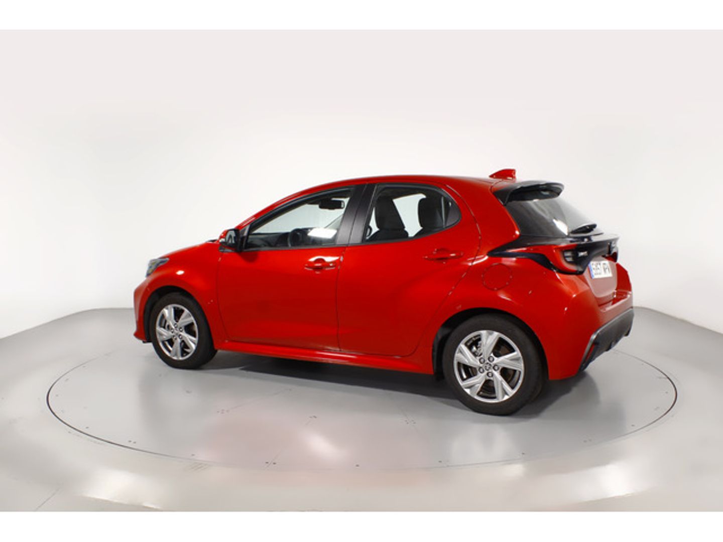 Toyota Yaris 120H Active Plus 85 kW (116 CV) Rojo Sedan