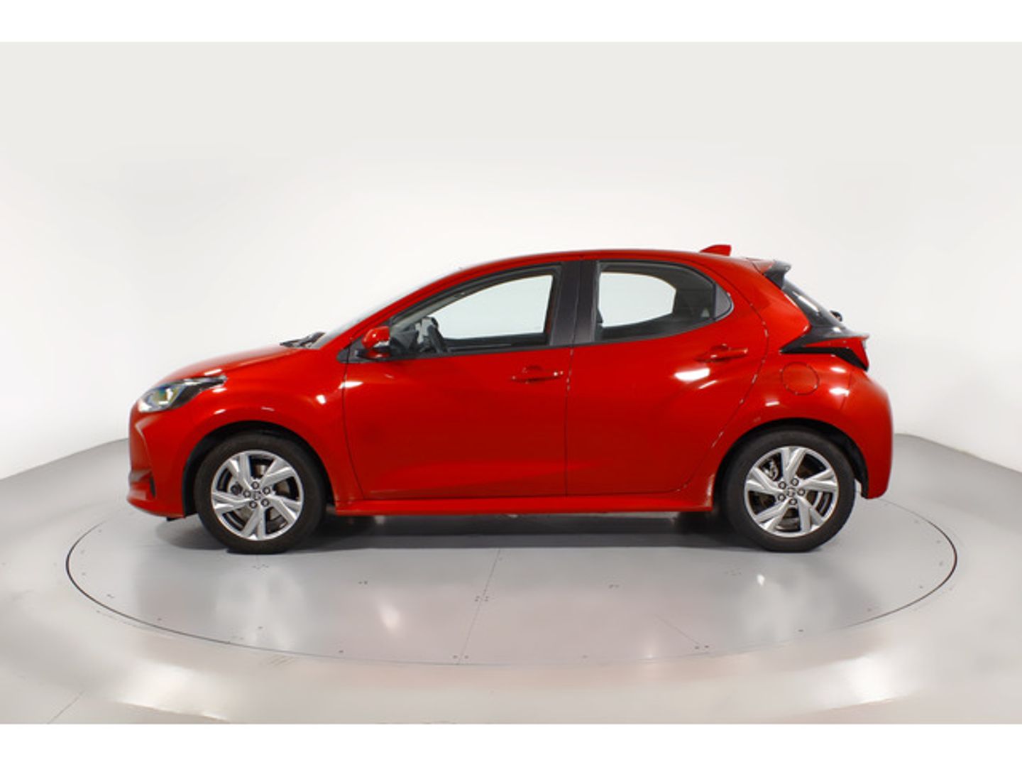 Toyota Yaris 120H Active Plus 85 kW (116 CV) Rojo Sedan
