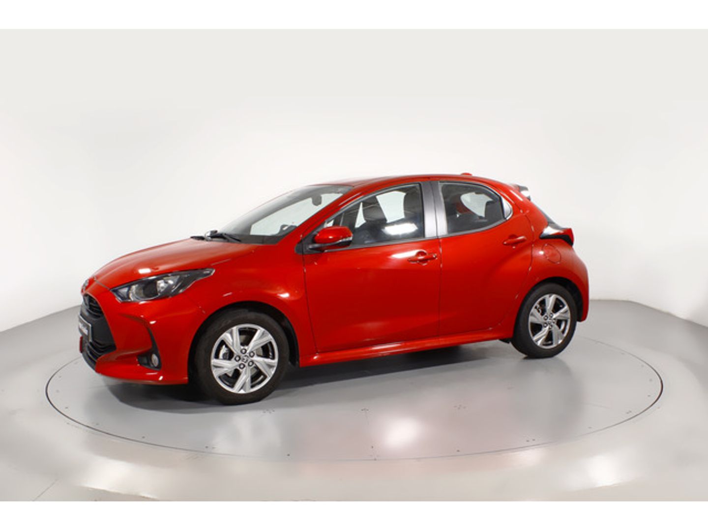 Toyota Yaris 120H Active Plus 85 kW (116 CV) Rojo Sedan
