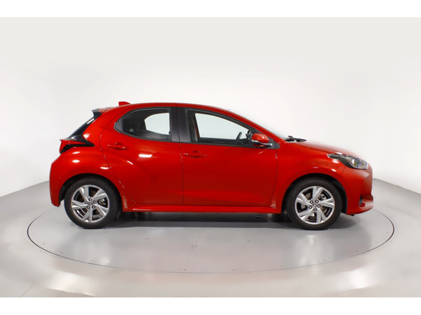 Toyota Yaris 120H Active Plus 85 kW (116 CV) Rojo Sedan