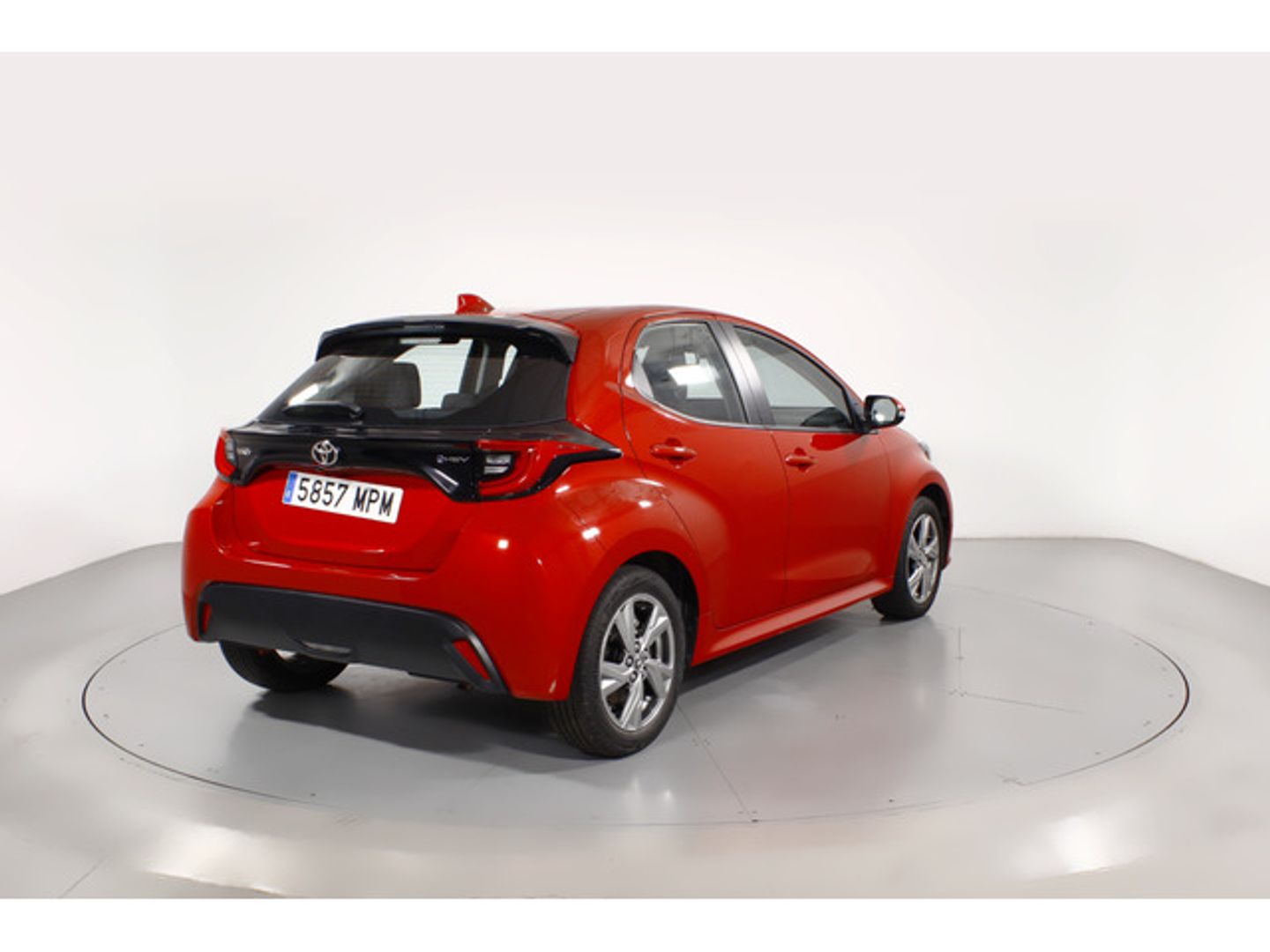 Toyota Yaris 120H Active Plus 85 kW (116 CV) Rojo Sedan