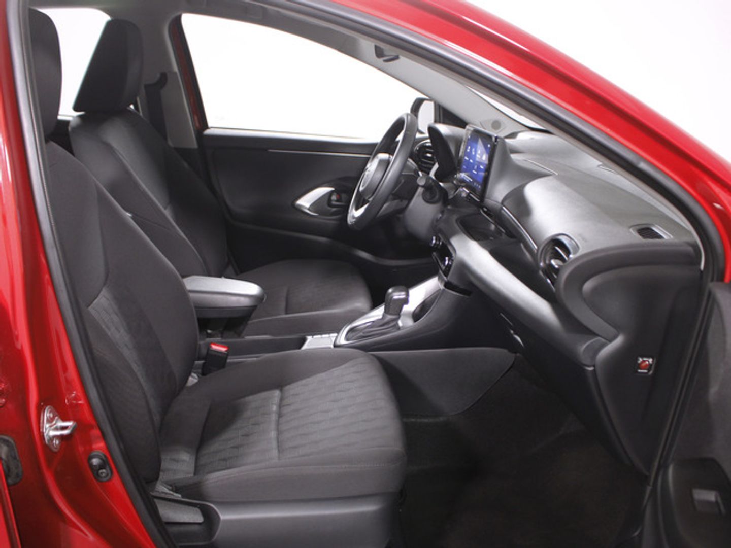 Toyota Yaris 120H Active Plus 85 kW (116 CV) Rojo Sedan