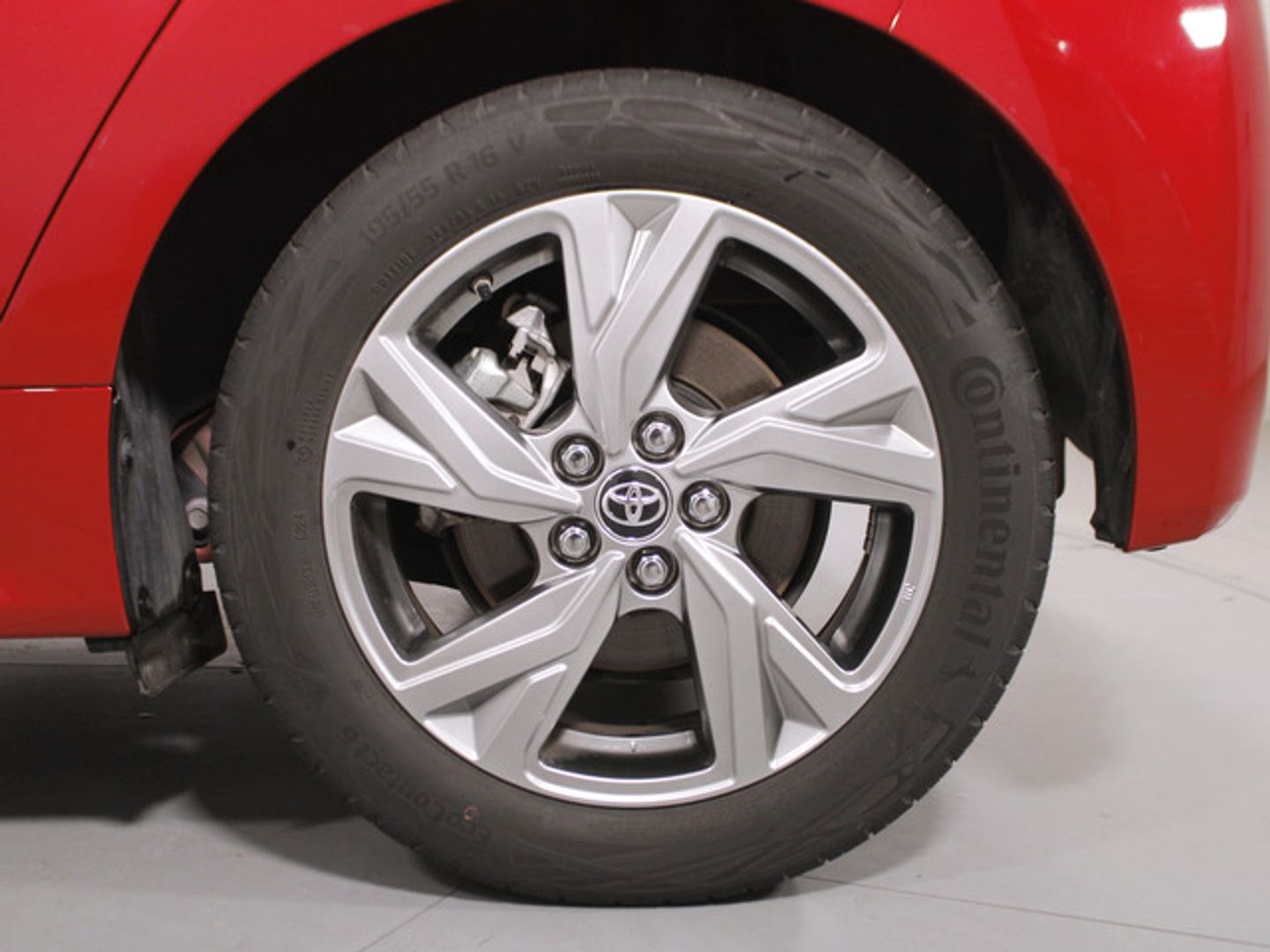 Toyota Yaris 120H Active Plus 85 kW (116 CV) Rojo Sedan