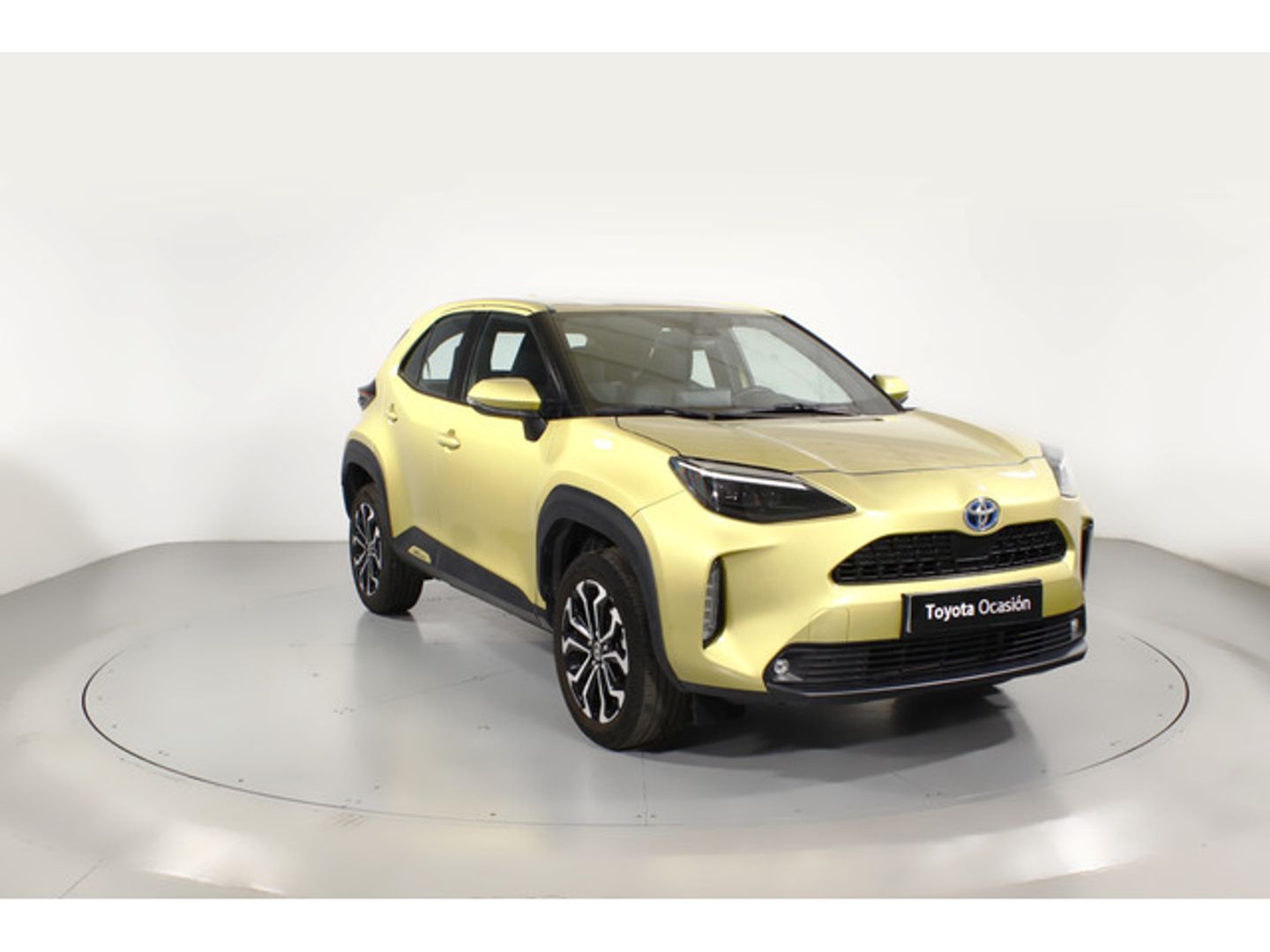 Toyota Yaris Cross 120H Active Tech 85 kW (116 CV) Oro All Terrain / Pick-up