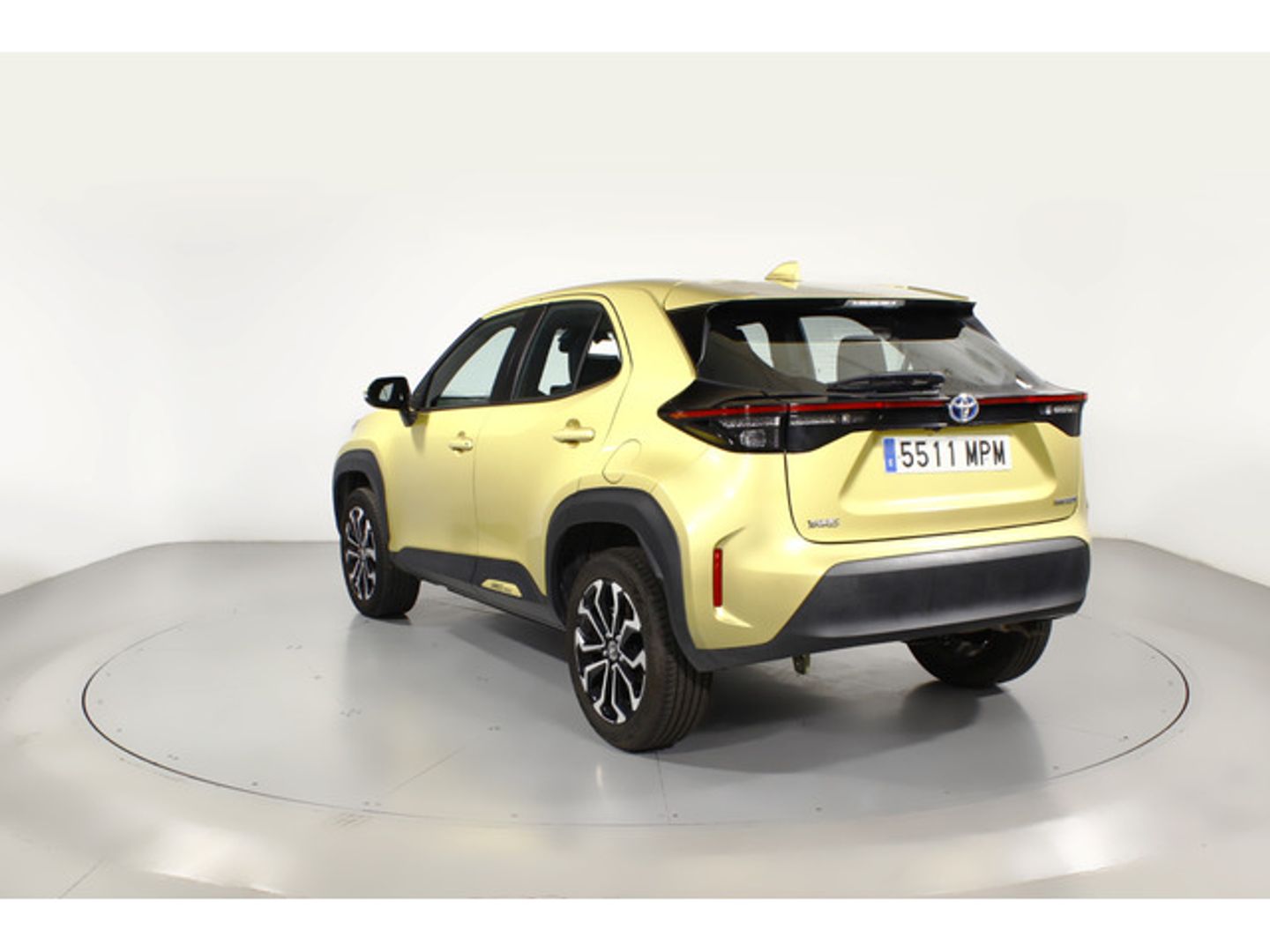 Toyota Yaris Cross 120H Active Tech 85 kW (116 CV) Oro All Terrain / Pick-up