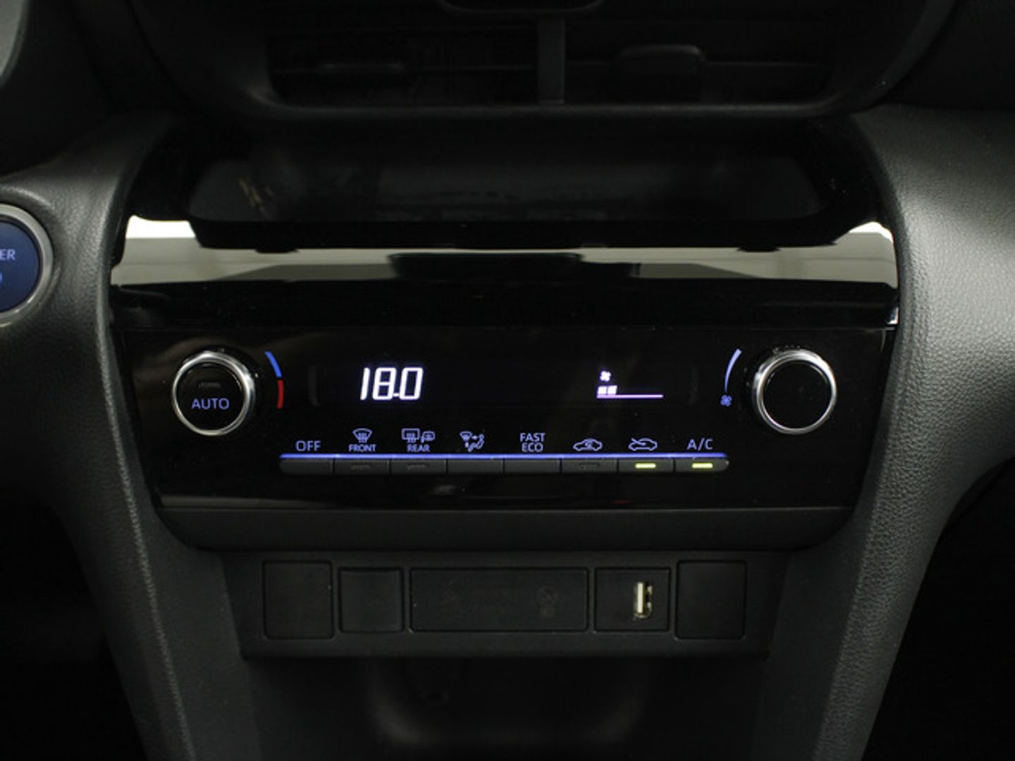Toyota Yaris Cross 120H Active Tech 85 kW (116 CV) Oro All Terrain / Pick-up