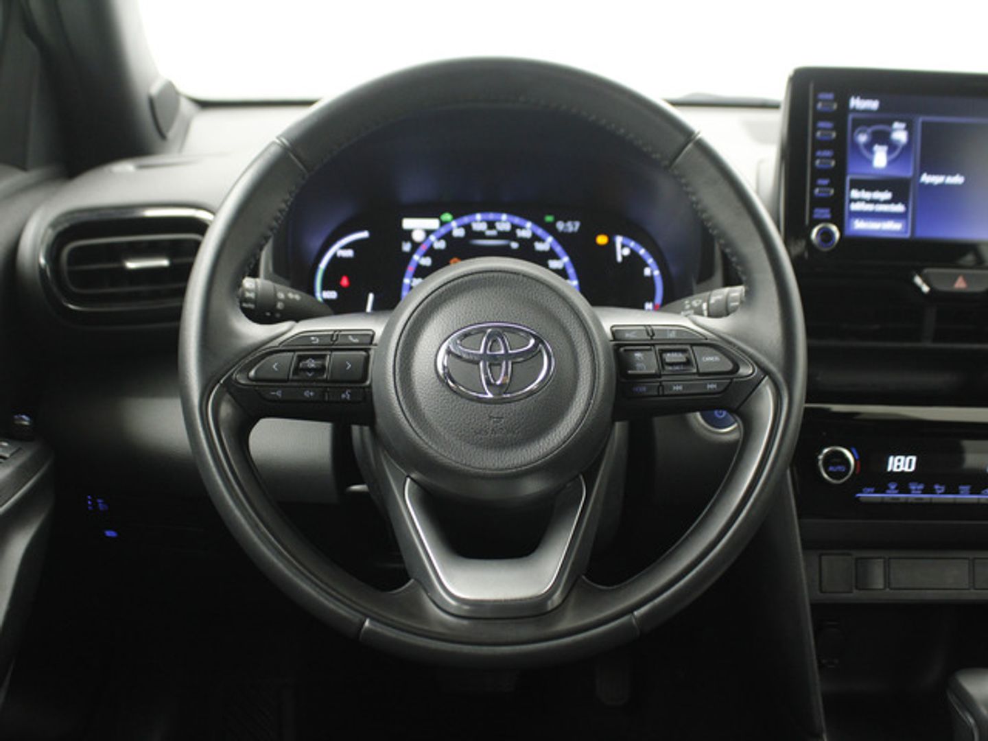 Toyota Yaris Cross 120H Active Tech 85 kW (116 CV) Oro All Terrain / Pick-up