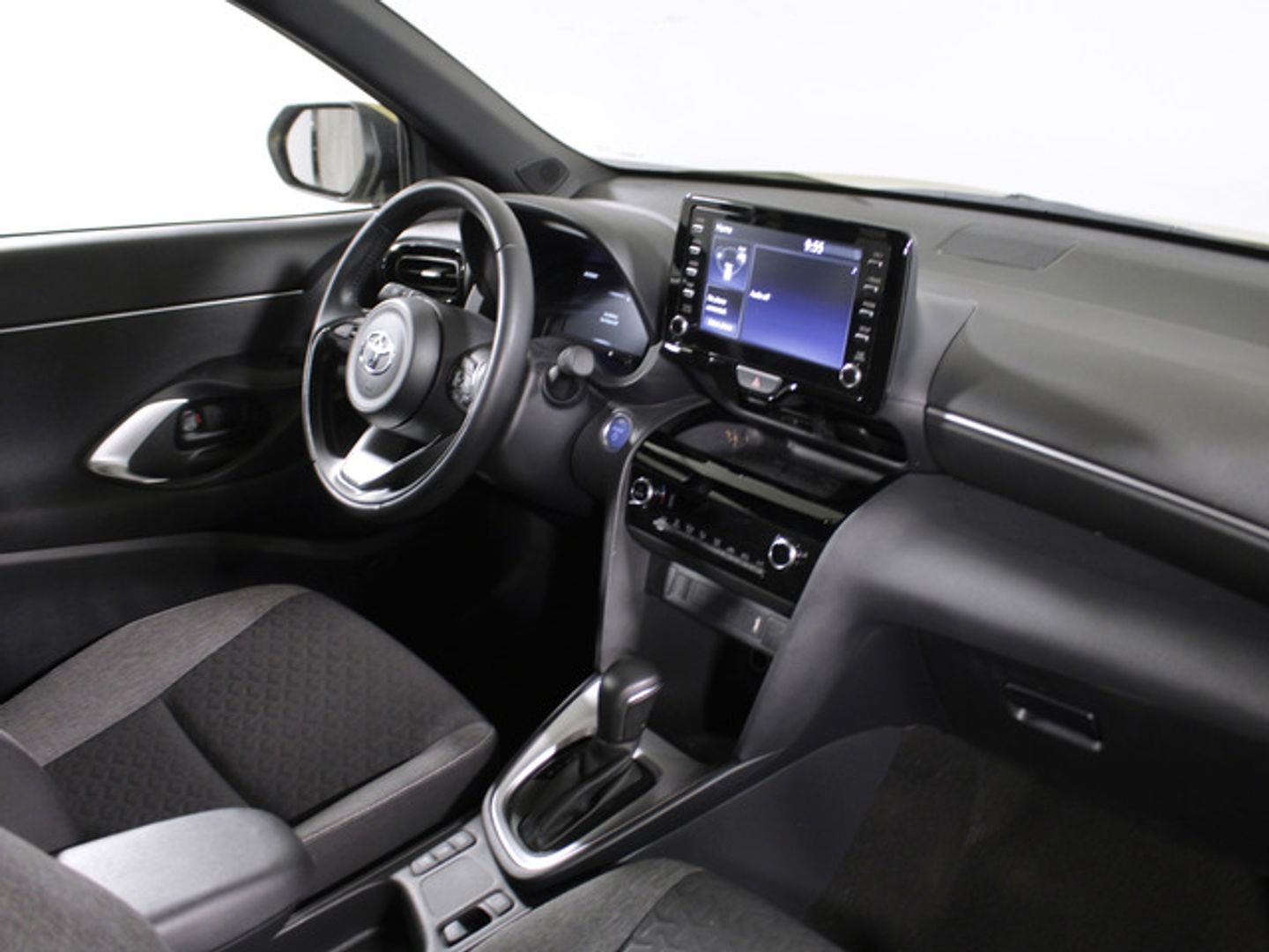Toyota Yaris Cross 120H Active Tech 85 kW (116 CV) Oro All Terrain / Pick-up