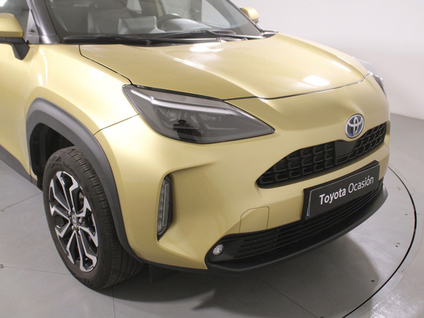 Toyota Yaris Cross 120H Active Tech 85 kW (116 CV) Oro All Terrain / Pick-up
