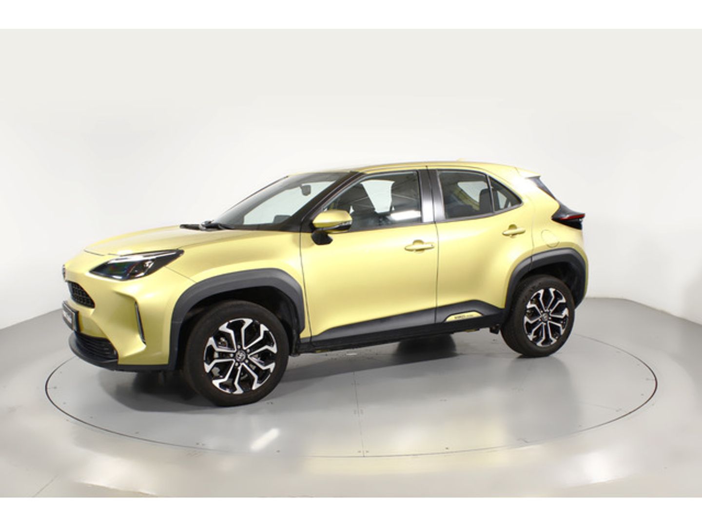 Toyota Yaris Cross 120H Active Tech 85 kW (116 CV) Oro All Terrain / Pick-up