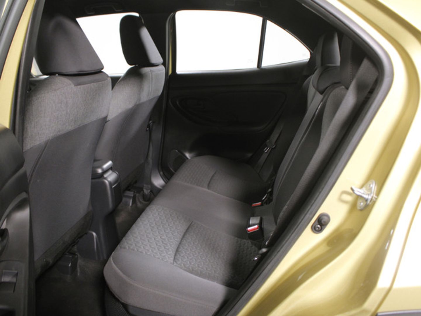 Toyota Yaris Cross 120H Active Tech 85 kW (116 CV) Oro All Terrain / Pick-up