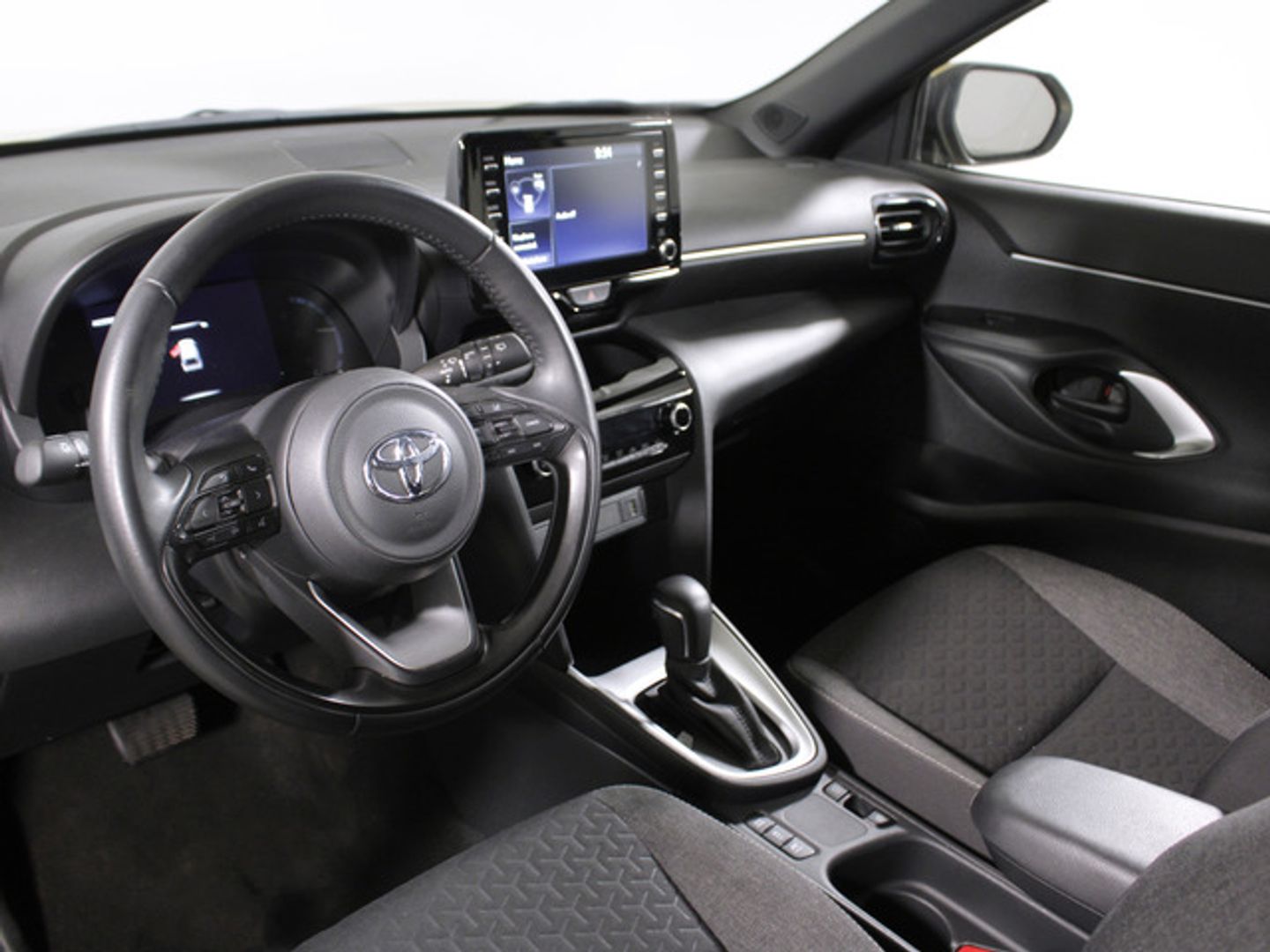 Toyota Yaris Cross 120H Active Tech 85 kW (116 CV) Oro All Terrain / Pick-up