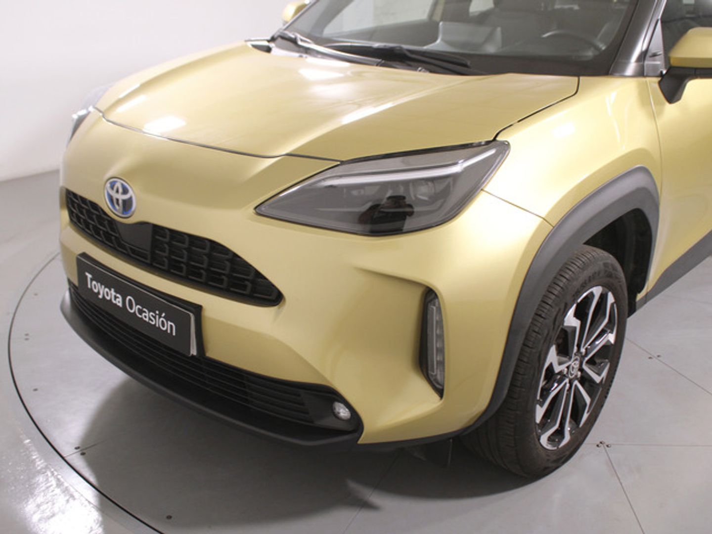 Toyota Yaris Cross 120H Active Tech 85 kW (116 CV) Oro All Terrain / Pick-up
