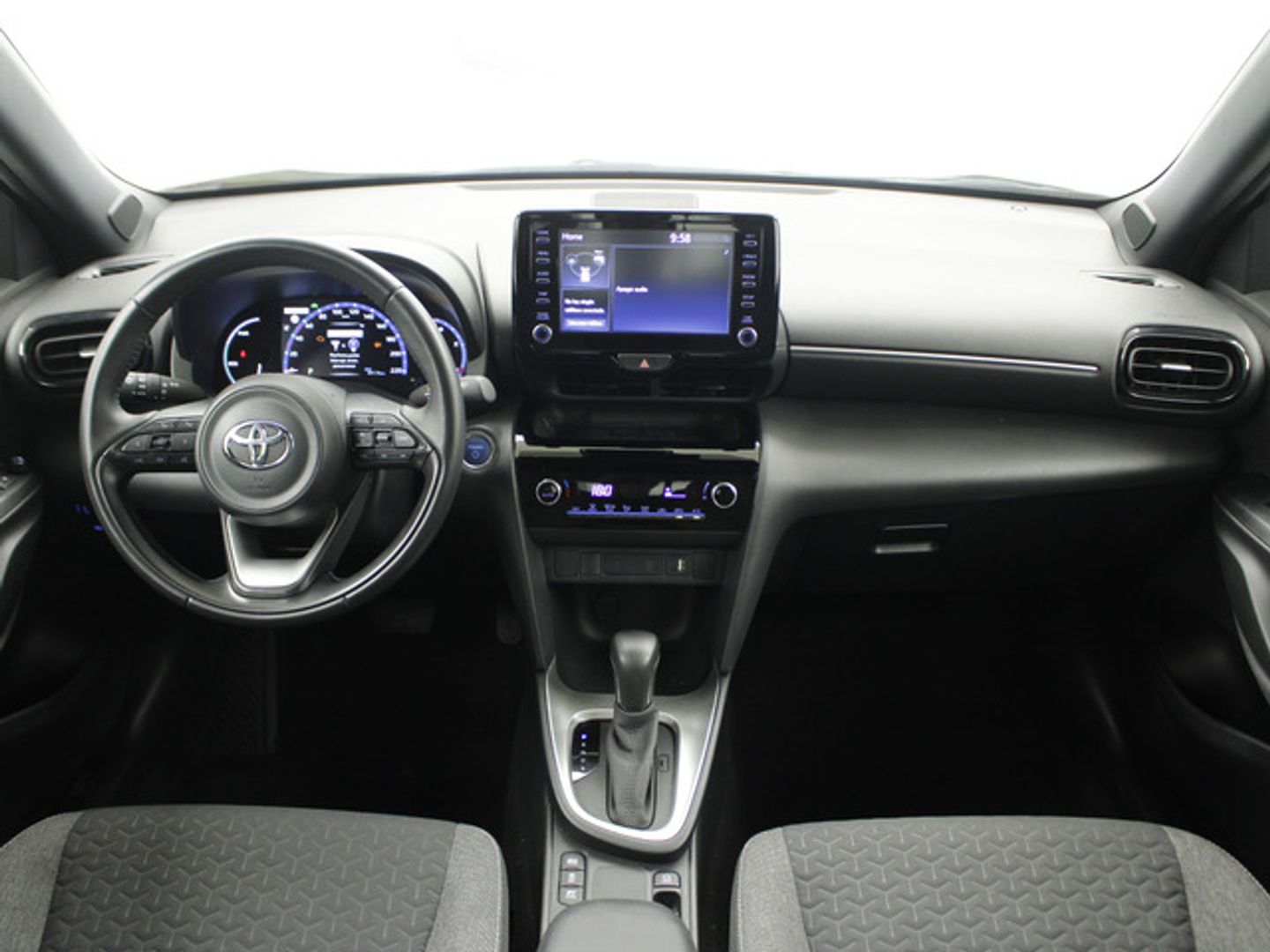 Toyota Yaris Cross 120H Active Tech 85 kW (116 CV) Oro All Terrain / Pick-up