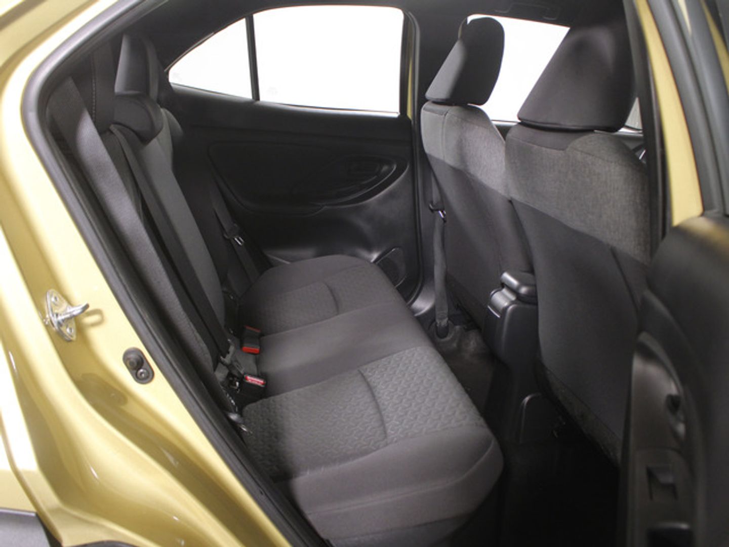 Toyota Yaris Cross 120H Active Tech 85 kW (116 CV) Oro All Terrain / Pick-up