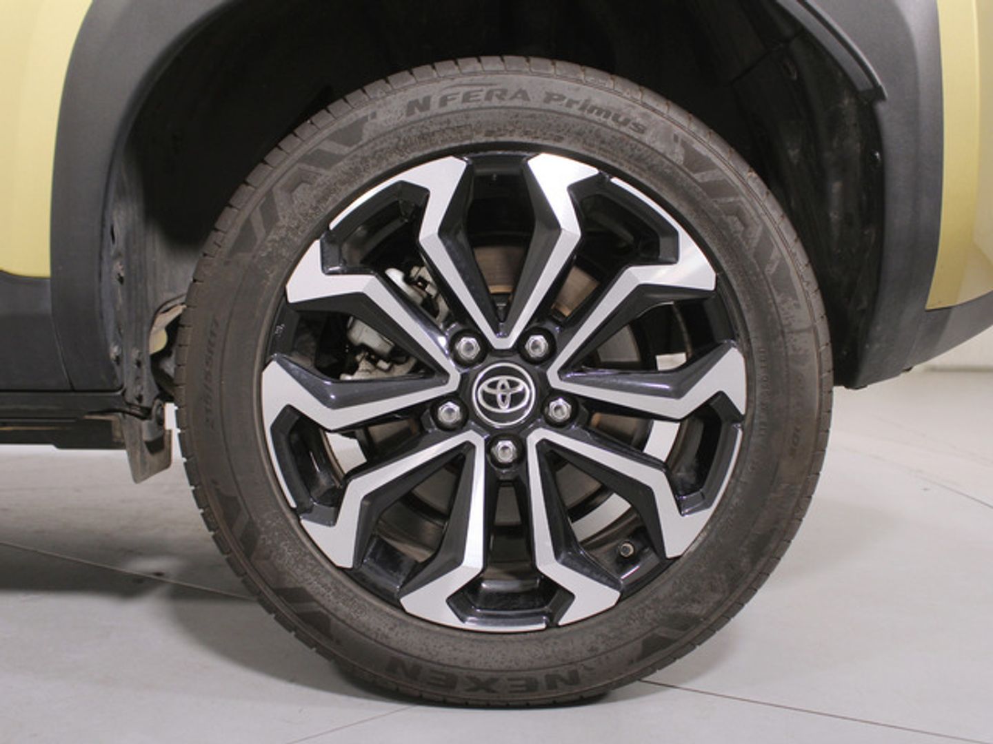 Toyota Yaris Cross 120H Active Tech 85 kW (116 CV) Oro All Terrain / Pick-up
