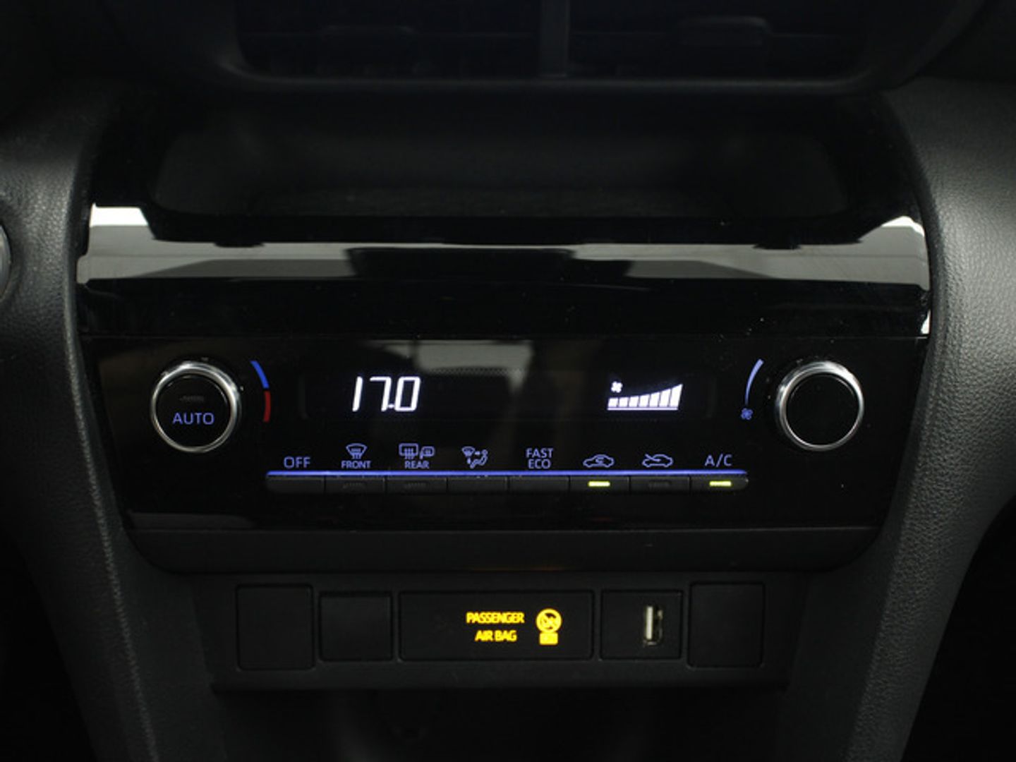 Toyota Yaris Cross 120H Active Tech 85 kW (116 CV) Blanco All Terrain / Pick-up