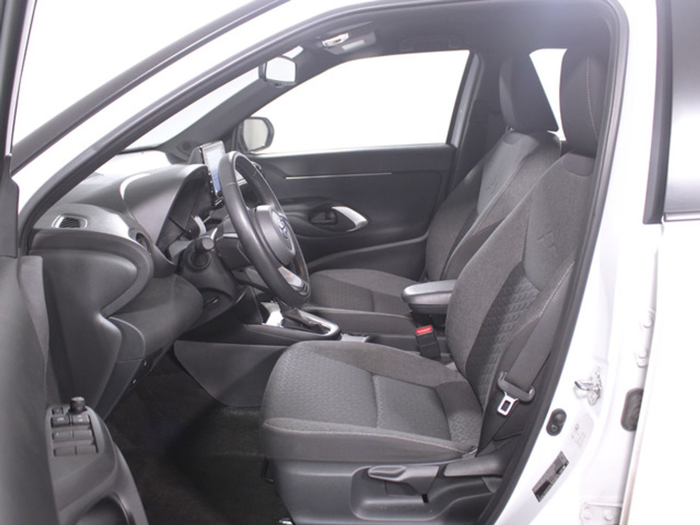 Toyota Yaris Cross 120H Active Tech 85 kW (116 CV) Blanco All Terrain / Pick-up