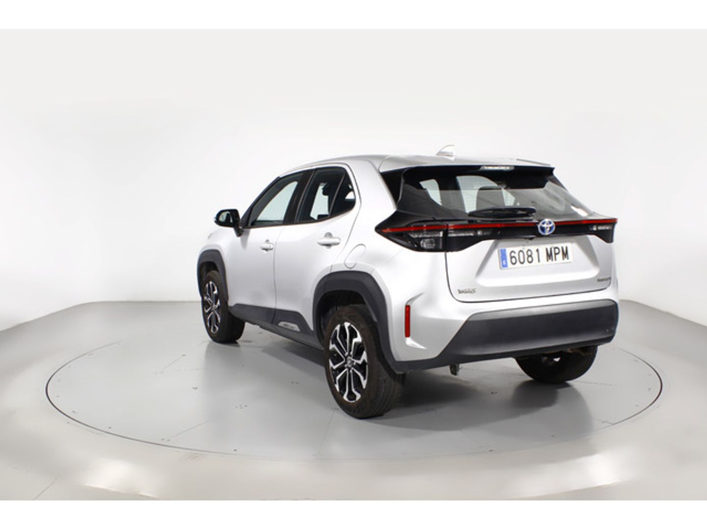 Toyota Yaris Cross 120H Active Tech 85 kW (116 CV) Gris Plata All Terrain / Pick-up