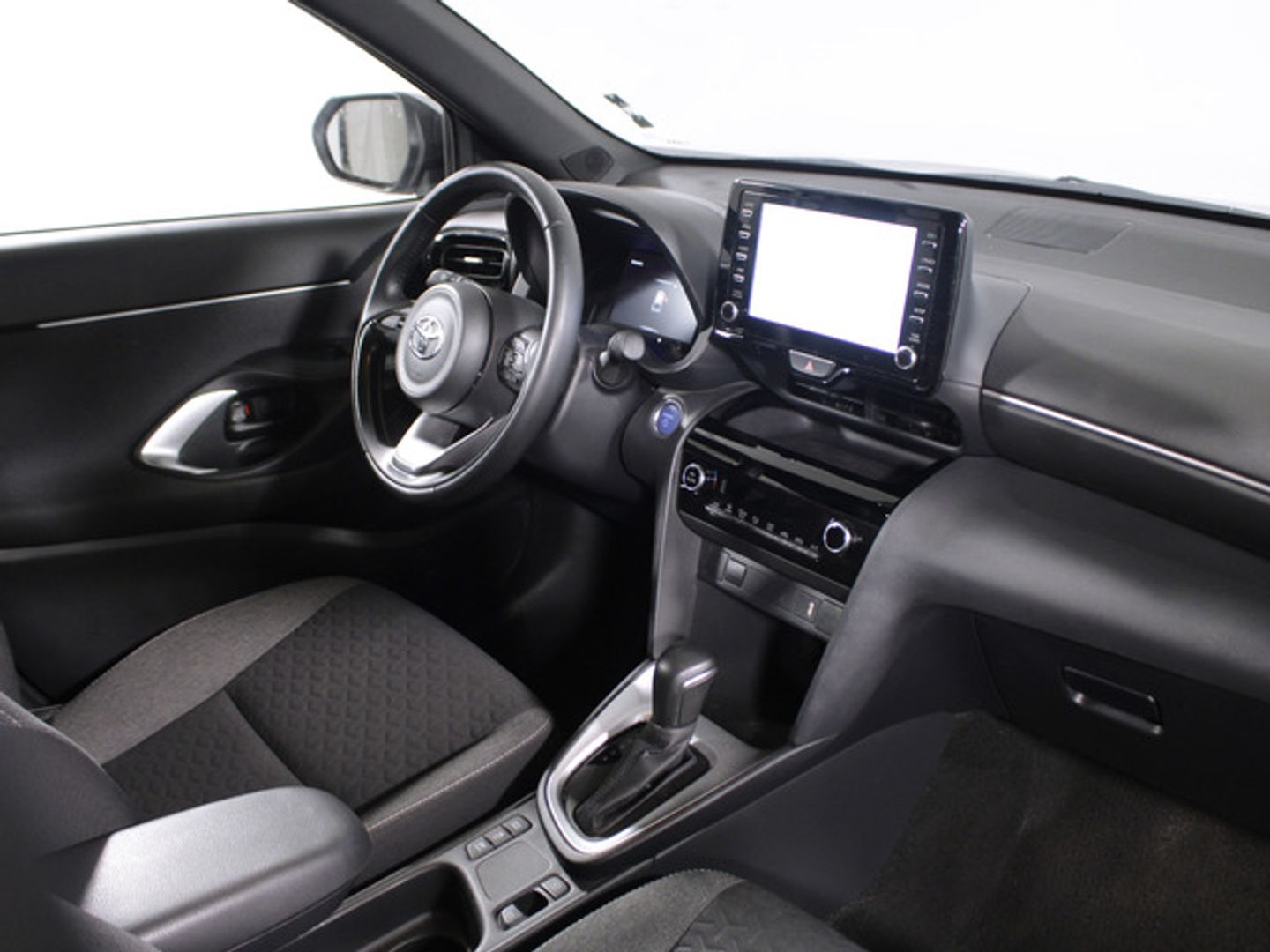 Toyota Yaris Cross 120H Active Tech 85 kW (116 CV) Gris Plata All Terrain / Pick-up