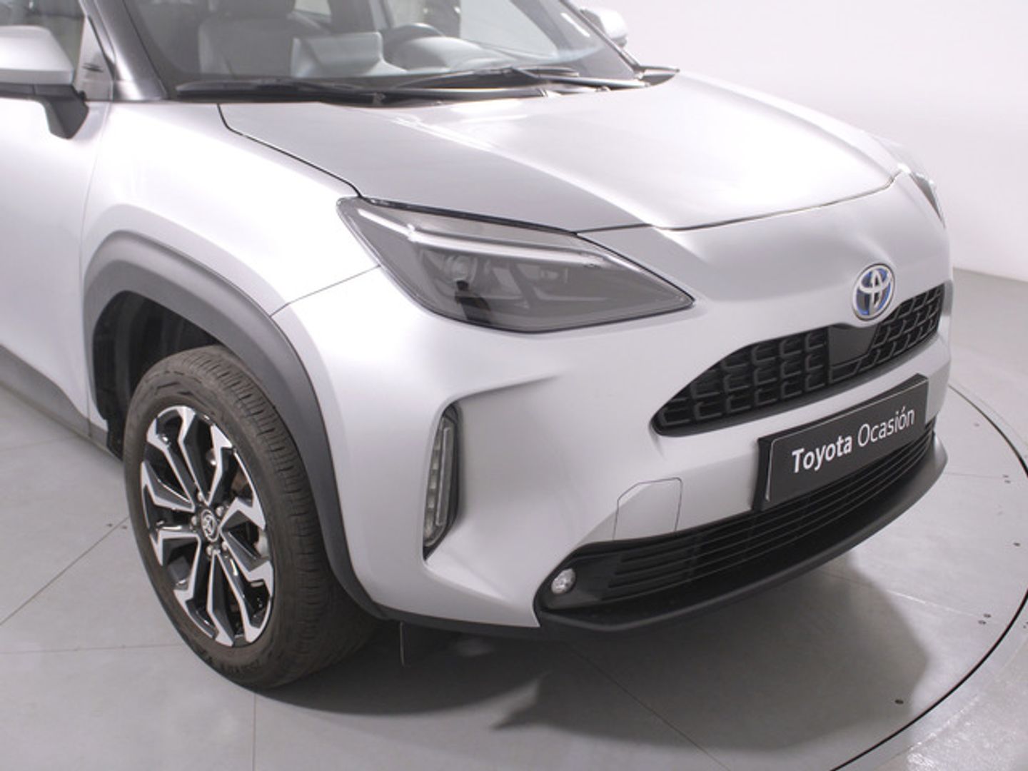Toyota Yaris Cross 120H Active Tech 85 kW (116 CV) Gris Plata All Terrain / Pick-up