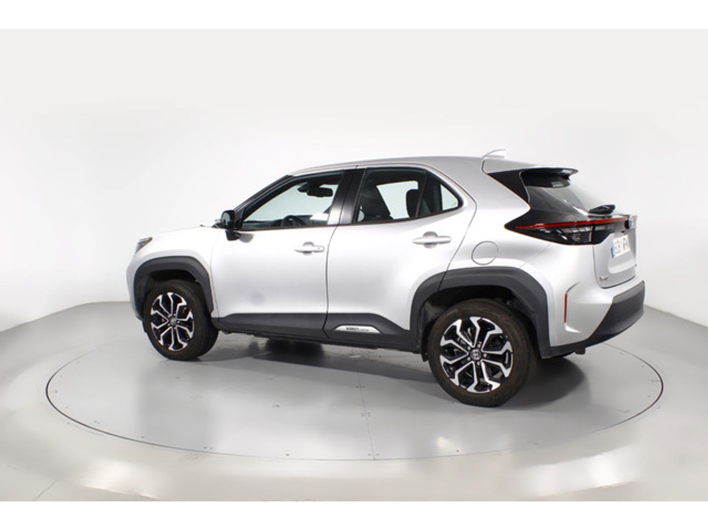 Toyota Yaris Cross 120H Active Tech 85 kW (116 CV) Gris Plata All Terrain / Pick-up
